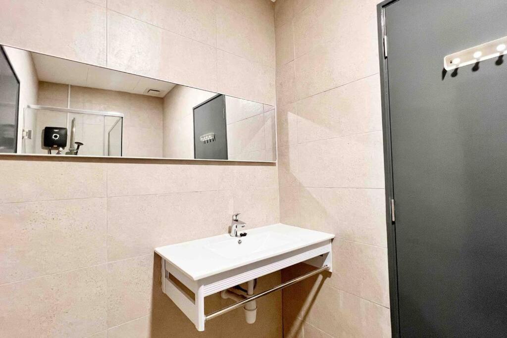Cozy Aera Residence / Free Wi-Fi Netflix / Sunway Petaling Jaya Exterior photo